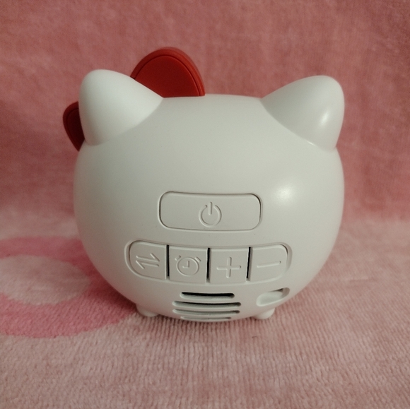 EXCLUSIVE - Hello Kitty Officially Licensed Alarm Clock/Nightlight/Speaker - Picture 7 of 12